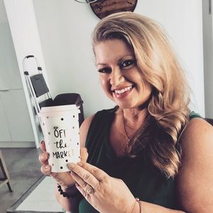 Meet your Posher, Lora